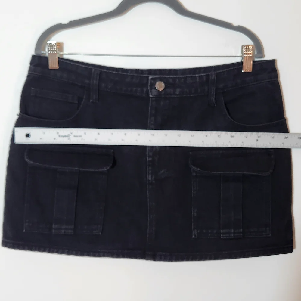 PrettyLittleThing Black Denim Cargo Mini Skirt Size 10 NWT - Picture 5 of 8